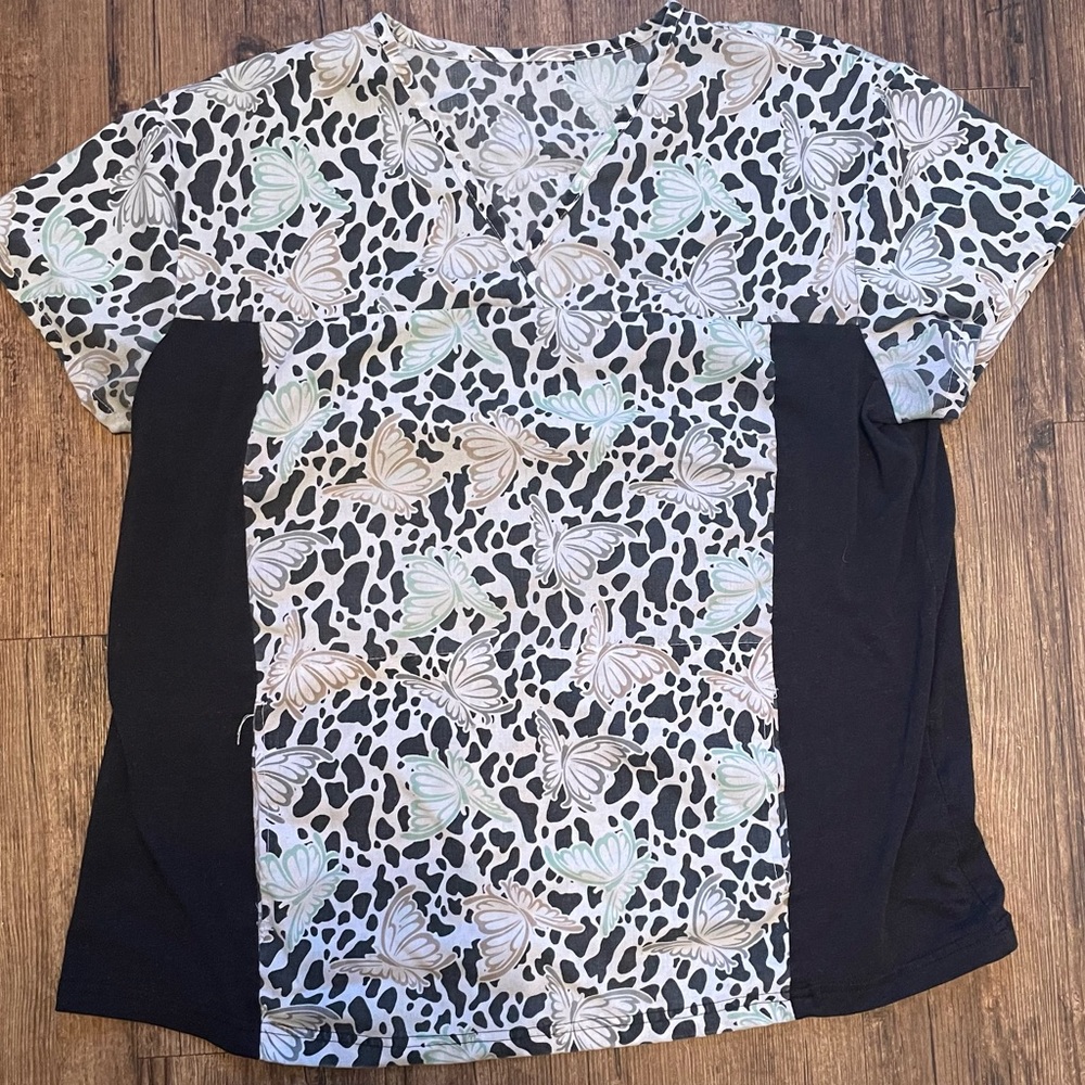 Women’s Butterfly Pattern Scrub Top.‎